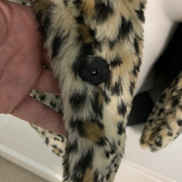 π€© HP- Faux fur cheetah jacket π€© - Picture 10 of 11